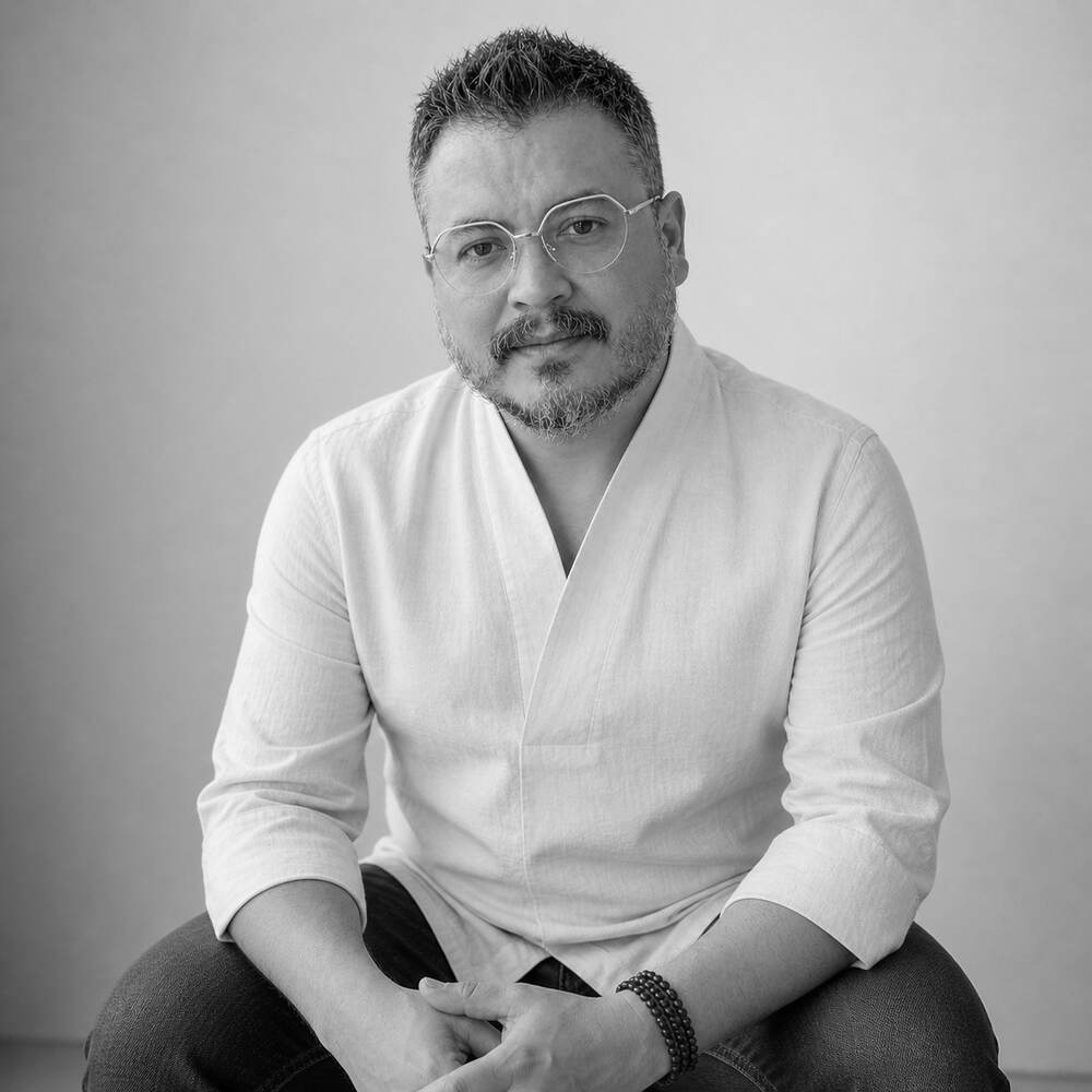 Retrato profesional de Jacob Pulido, estratega de negocios de moda.